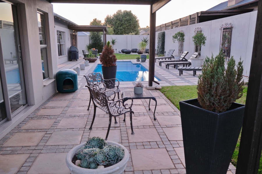 4 Bedroom Property for Sale in Earls Court Lifestyle Estate Western Cape